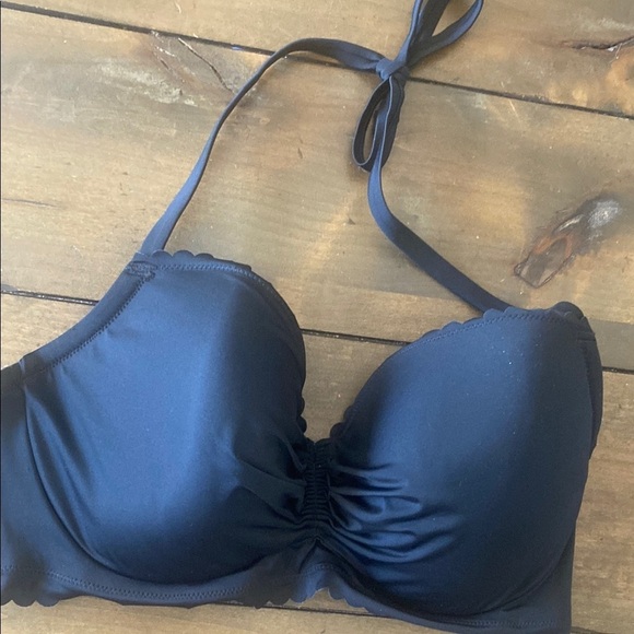 smart & sexy Other - Smart & Sexy Swim
Black Halter Bikini Top full
Coverage support
Size 40D